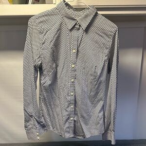 Banana Republic long-sleeve, fitted, blue and white teardrop pattern.